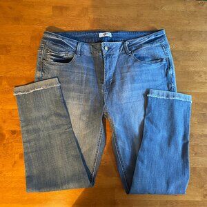 Size 14/32 Kensie distressed cuffed jeans